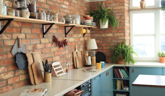 Jak wybrać praktyczne półki kuchenne?